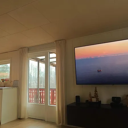 Sunny Terrace House Only 50 Min From Oslo